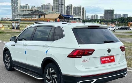Volkswagen Tiguan II, 2023 год, 2 350 000 рублей, 4 фотография