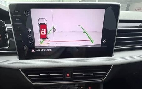Volkswagen Tiguan II, 2023 год, 2 370 000 рублей, 12 фотография