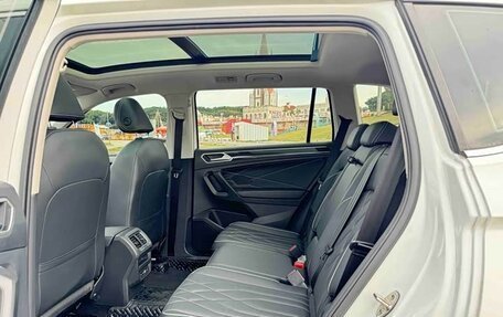 Volkswagen Tiguan II, 2023 год, 2 350 000 рублей, 9 фотография