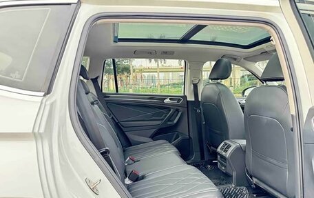 Volkswagen Tiguan II, 2023 год, 2 350 000 рублей, 10 фотография