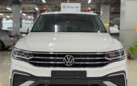 Volkswagen Tiguan II, 2023 год, 2 430 000 рублей, 2 фотография