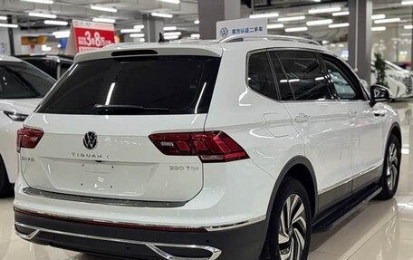 Volkswagen Tiguan II, 2023 год, 2 430 000 рублей, 6 фотография