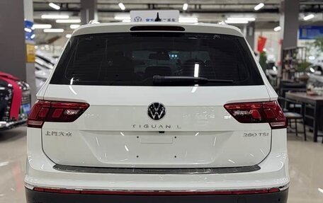 Volkswagen Tiguan II, 2023 год, 2 430 000 рублей, 5 фотография