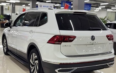 Volkswagen Tiguan II, 2023 год, 2 430 000 рублей, 4 фотография
