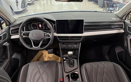 Volkswagen Tiguan II, 2023 год, 2 430 000 рублей, 11 фотография