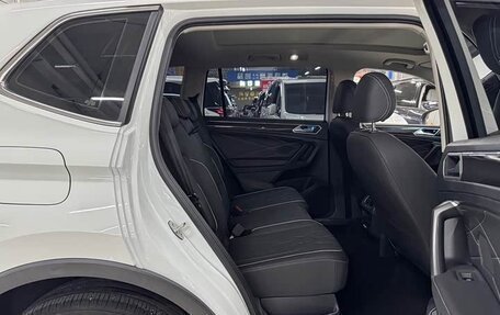 Volkswagen Tiguan II, 2023 год, 2 430 000 рублей, 9 фотография