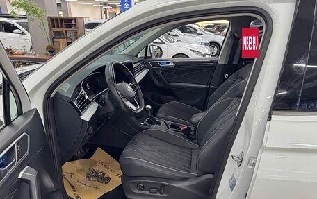 Volkswagen Tiguan II, 2023 год, 2 430 000 рублей, 7 фотография