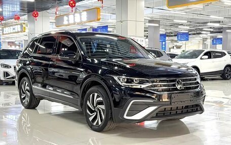 Volkswagen Tiguan II, 2023 год, 2 390 000 рублей, 3 фотография