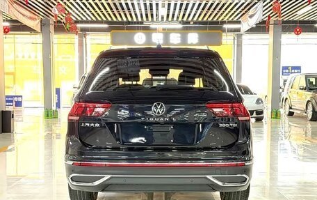 Volkswagen Tiguan II, 2023 год, 2 390 000 рублей, 5 фотография