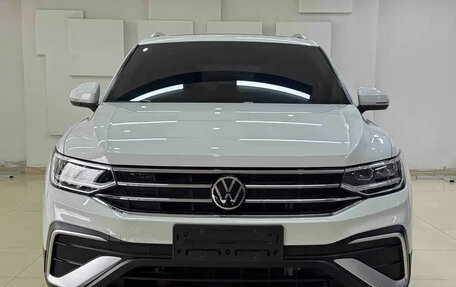 Volkswagen Tiguan II, 2022 год, 2 711 666 рублей, 2 фотография