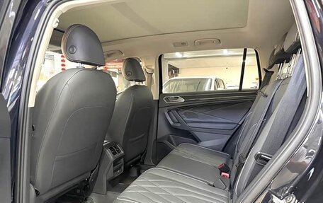 Volkswagen Tiguan II, 2023 год, 2 390 000 рублей, 8 фотография