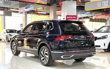 Volkswagen Tiguan II, 2023 год, 2 390 000 рублей, 6 фотография