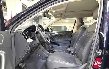 Volkswagen Tiguan II, 2023 год, 2 390 000 рублей, 7 фотография