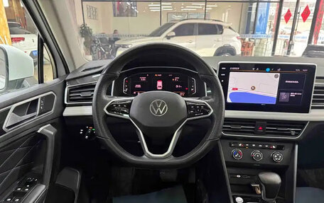 Volkswagen Tiguan II, 2022 год, 2 711 666 рублей, 16 фотография