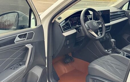 Volkswagen Tiguan II, 2023 год, 2 410 000 рублей, 5 фотография