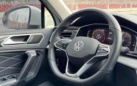 Volkswagen Tiguan II, 2023 год, 2 410 000 рублей, 8 фотография