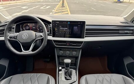 Volkswagen Tiguan II, 2023 год, 2 410 000 рублей, 9 фотография