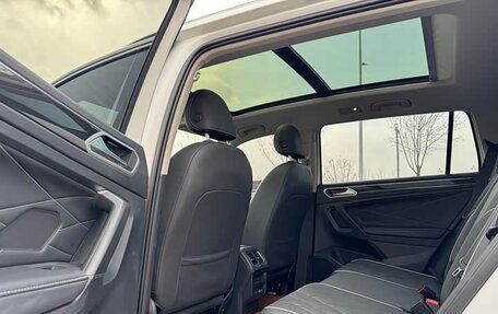 Volkswagen Tiguan II, 2023 год, 2 410 000 рублей, 6 фотография