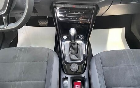 Volkswagen T-Roc I, 2022 год, 2 610 000 рублей, 11 фотография