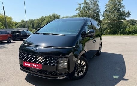 Hyundai Staria, 2023 год, 5 000 000 рублей, 2 фотография