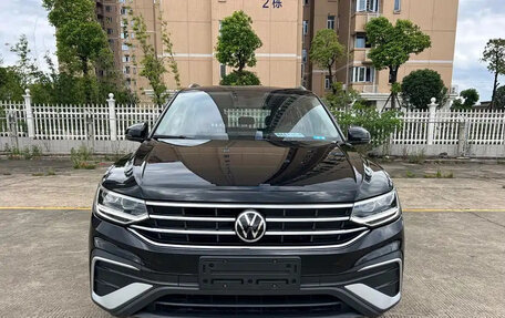 Volkswagen Tiguan II, 2022 год, 2 712 666 рублей, 2 фотография