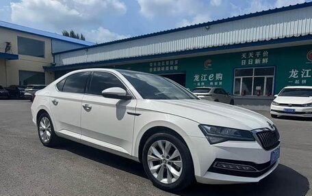 Skoda Superb III рестайлинг, 2021 год, 1 930 000 рублей, 3 фотография
