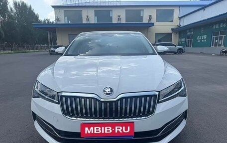 Skoda Superb III рестайлинг, 2021 год, 1 930 000 рублей, 2 фотография