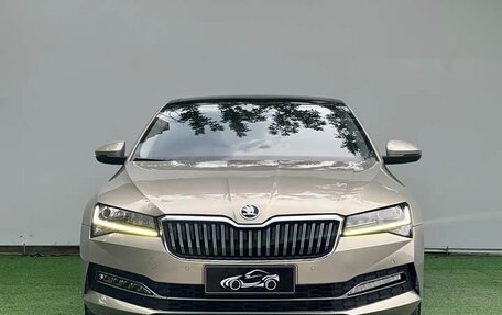 Skoda Superb III рестайлинг, 2021 год, 1 910 000 рублей, 2 фотография