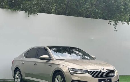 Skoda Superb III рестайлинг, 2021 год, 1 910 000 рублей, 3 фотография