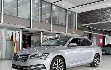 Skoda Superb III рестайлинг, 2022 год, 1 990 000 рублей, 1 фотография