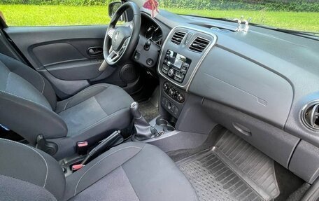 Renault Logan II, 2018 год, 1 100 000 рублей, 8 фотография
