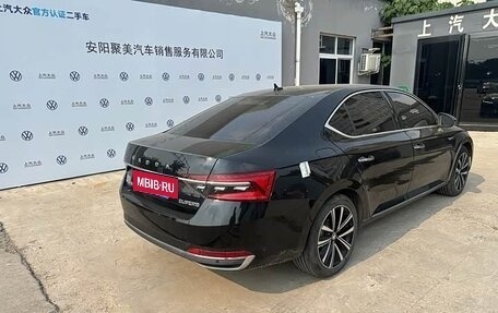 Skoda Superb III рестайлинг, 2023 год, 1 970 000 рублей, 4 фотография
