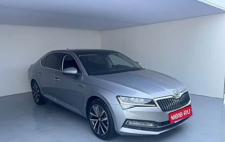 Skoda Superb III рестайлинг, 2023 год, 1 950 000 рублей, 3 фотография