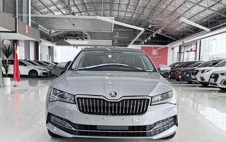 Skoda Superb III рестайлинг, 2022 год, 1 990 000 рублей, 2 фотография