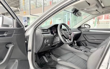 Skoda Superb III рестайлинг, 2022 год, 1 990 000 рублей, 7 фотография
