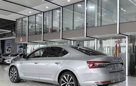 Skoda Superb III рестайлинг, 2022 год, 1 990 000 рублей, 4 фотография