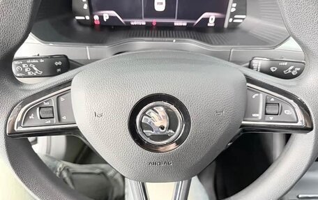 Skoda Superb III рестайлинг, 2022 год, 1 990 000 рублей, 9 фотография