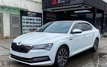 Skoda Superb III рестайлинг, 2022 год, 2 070 000 рублей, 1 фотография
