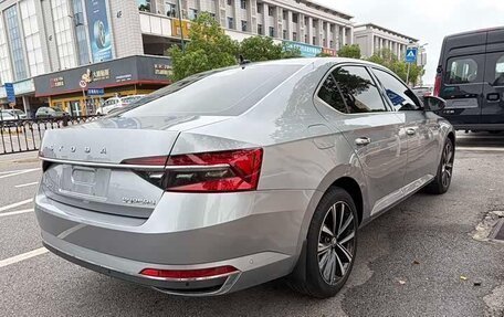 Skoda Superb III рестайлинг, 2023 год, 2 090 000 рублей, 3 фотография