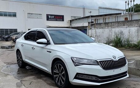 Skoda Superb III рестайлинг, 2022 год, 2 070 000 рублей, 3 фотография