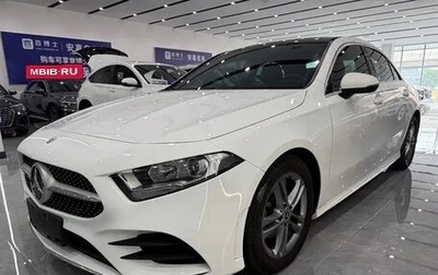 Mercedes-Benz A-Класс, 2023 год, 1 550 001 рублей, 1 фотография
