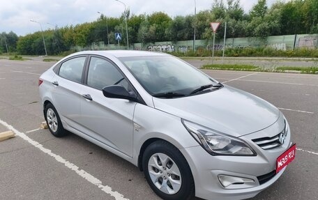 Hyundai Solaris II рестайлинг, 2015 год, 1 040 000 рублей, 1 фотография