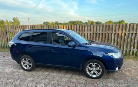 Mitsubishi Outlander III рестайлинг 3, 2013 год, 1 300 000 рублей, 2 фотография