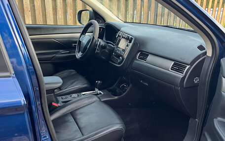 Mitsubishi Outlander III рестайлинг 3, 2013 год, 1 300 000 рублей, 10 фотография