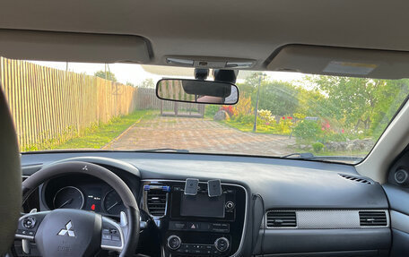 Mitsubishi Outlander III рестайлинг 3, 2013 год, 1 300 000 рублей, 6 фотография