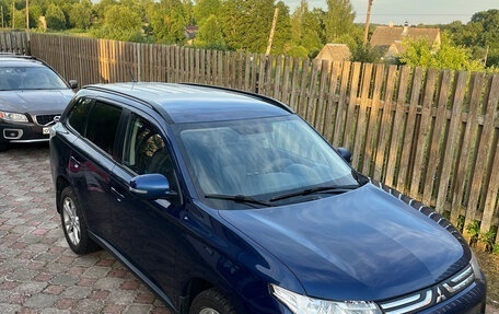 Mitsubishi Outlander III рестайлинг 3, 2013 год, 1 300 000 рублей, 3 фотография