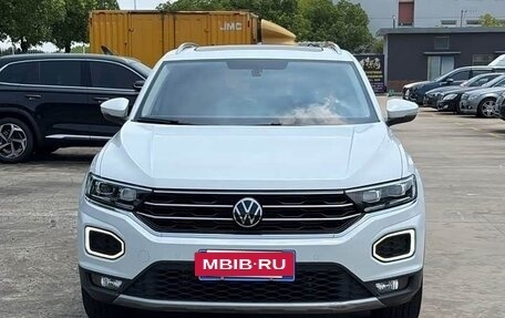 Volkswagen T-Roc I, 2023 год, 1 280 333 рублей, 2 фотография