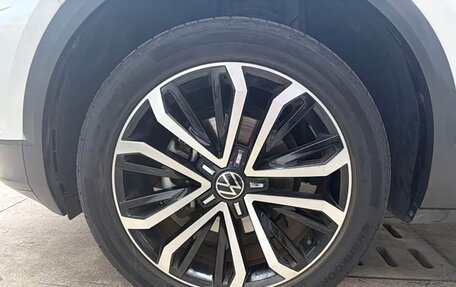 Volkswagen T-Roc I, 2023 год, 1 280 333 рублей, 21 фотография