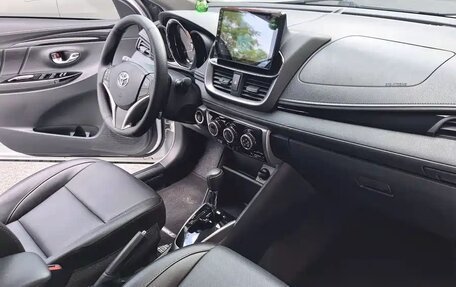 Toyota Yaris, 2022 год, 1 190 005 рублей, 10 фотография