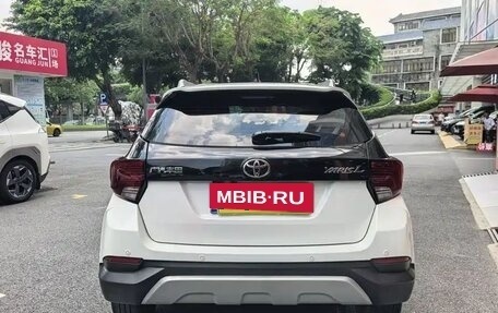 Toyota Yaris, 2022 год, 1 190 005 рублей, 5 фотография